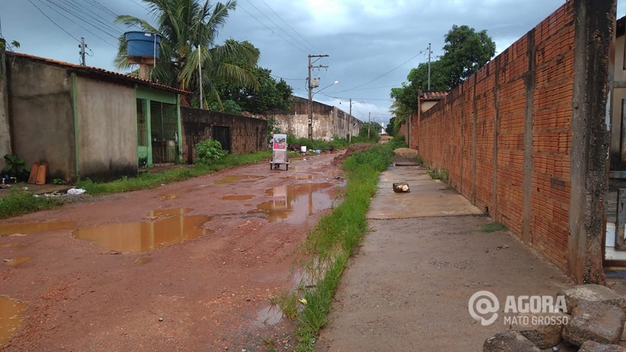 Várzea Grande Ruas do bairro Alameda viram atoleiros e desafiam